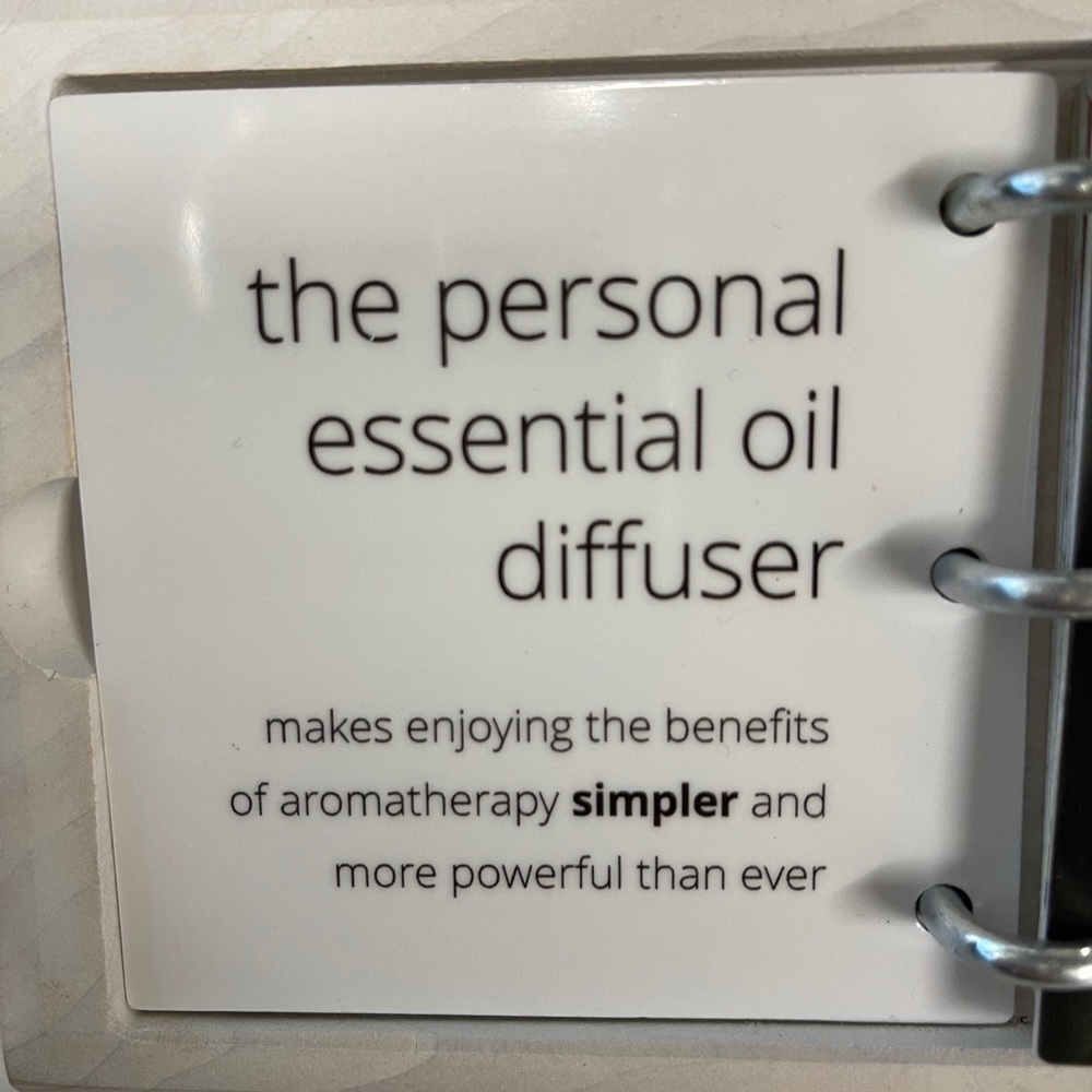 MONQ Personal Essential Oil Diffuser - Active - Picture 2 of 3